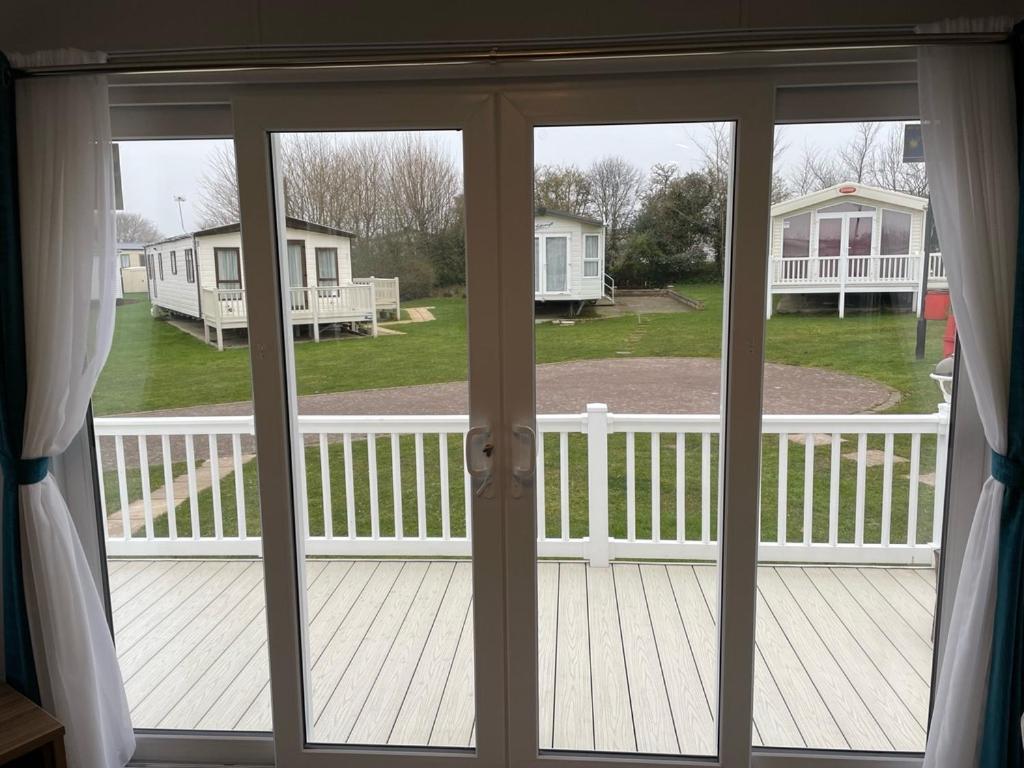 6 Berth Comfy Homely Caravan, Dog Friendly Belton with Browston Eksteriør bilde