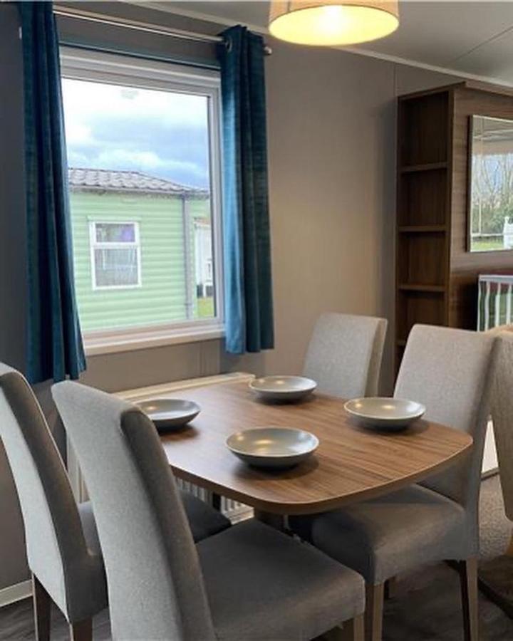 6 Berth Comfy Homely Caravan, Dog Friendly Belton with Browston Eksteriør bilde